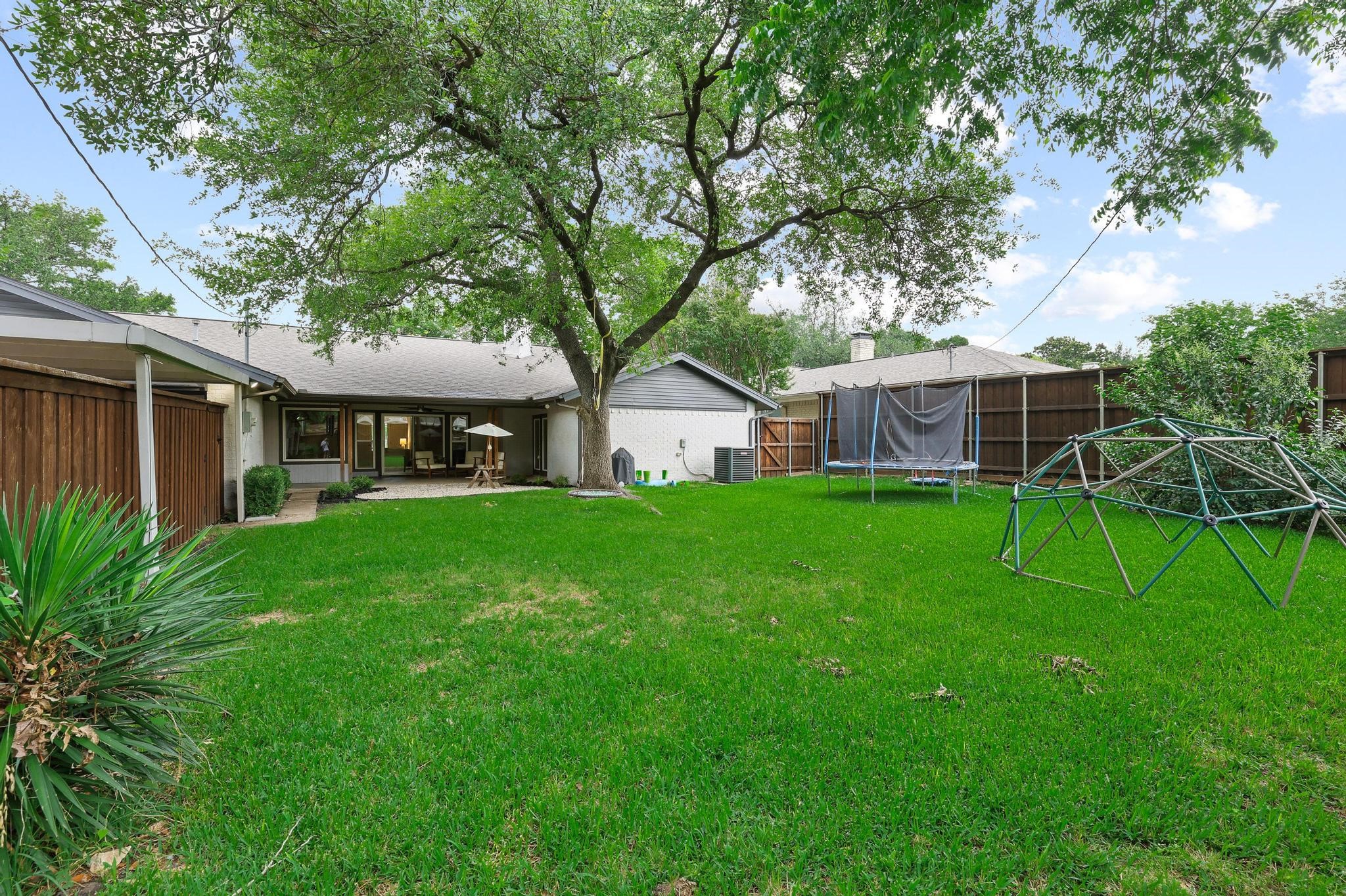 7668 La Cosa Drive Dallas TX 75248