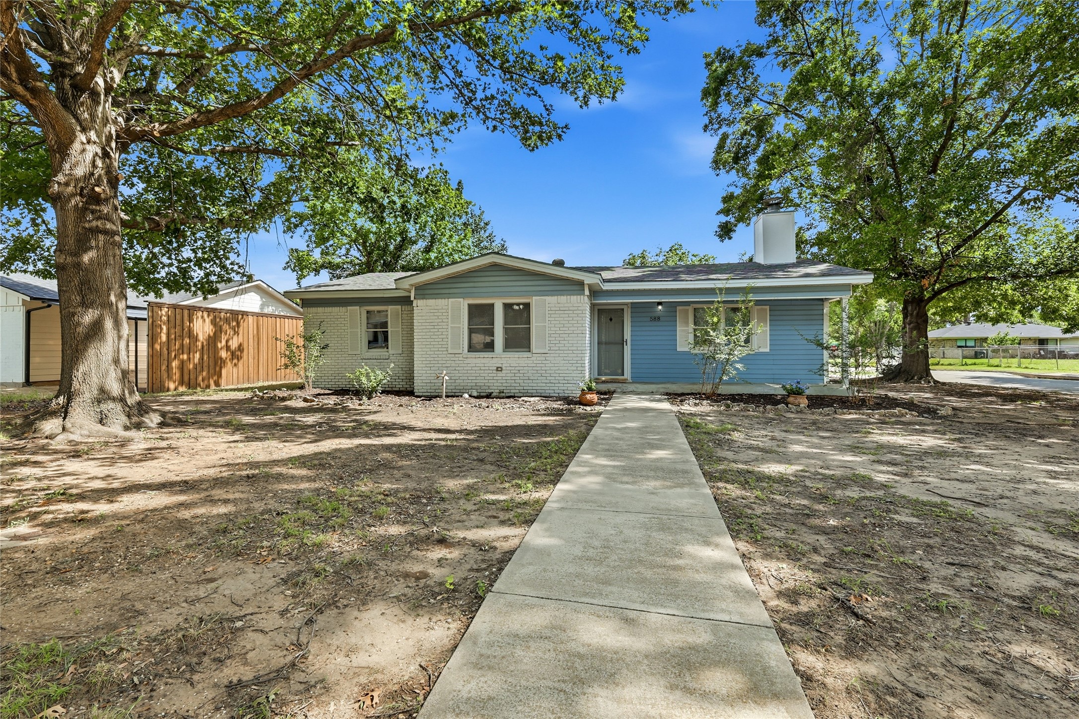 588 Pine Street Lewisville TX 75057