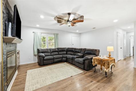 588 Pine Street Lewisville TX 75057