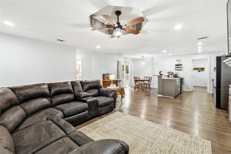 588 Pine Street Lewisville TX 75057