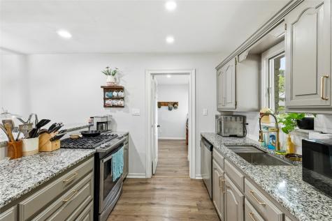 588 Pine Street Lewisville TX 75057