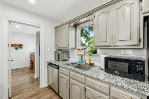 588 Pine Street Lewisville TX 75057