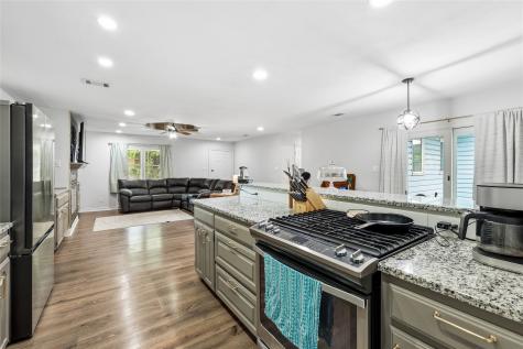 588 Pine Street Lewisville TX 75057
