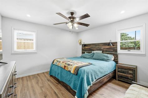 588 Pine Street Lewisville TX 75057