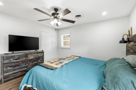 588 Pine Street Lewisville TX 75057