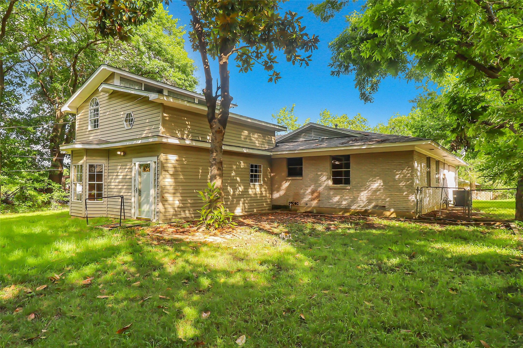 1118 W Mcgee Street Sherman TX 75092