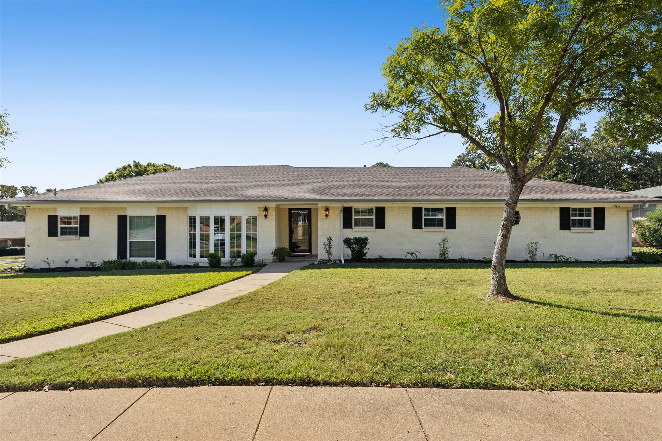 1610 Newsom Court Pantego TX 76013