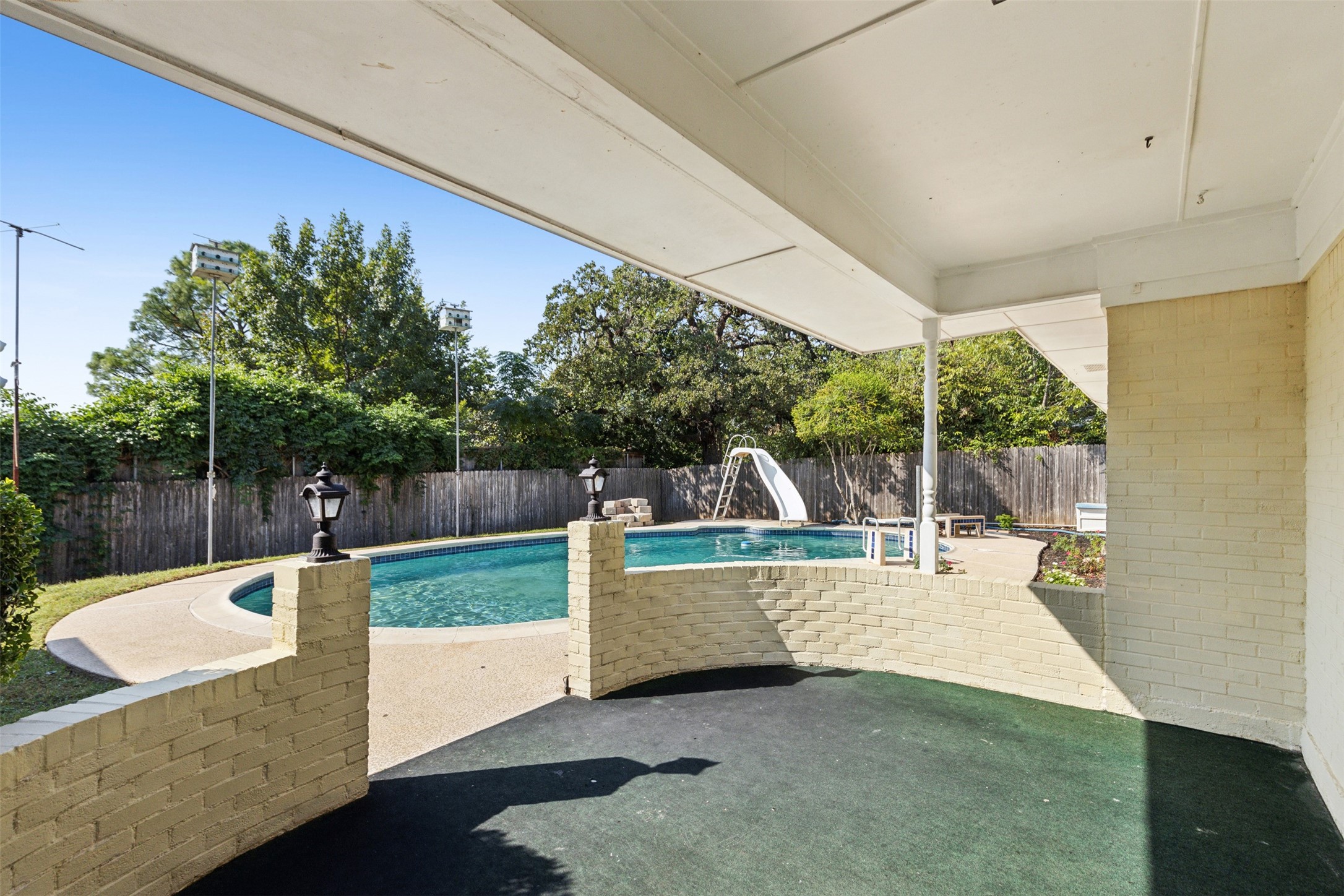 1610 Newsom Court Pantego TX 76013
