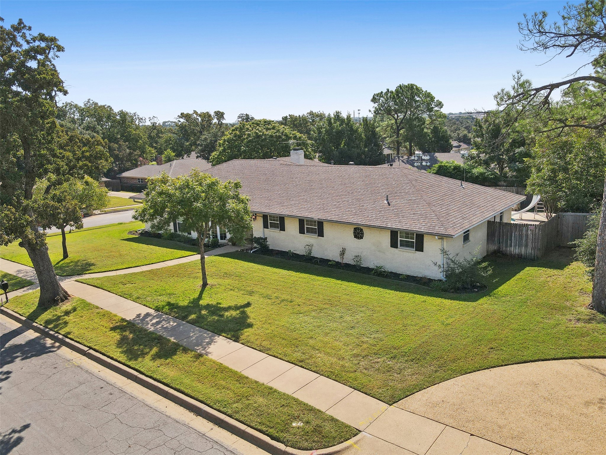 1610 Newsom Court Pantego TX 76013