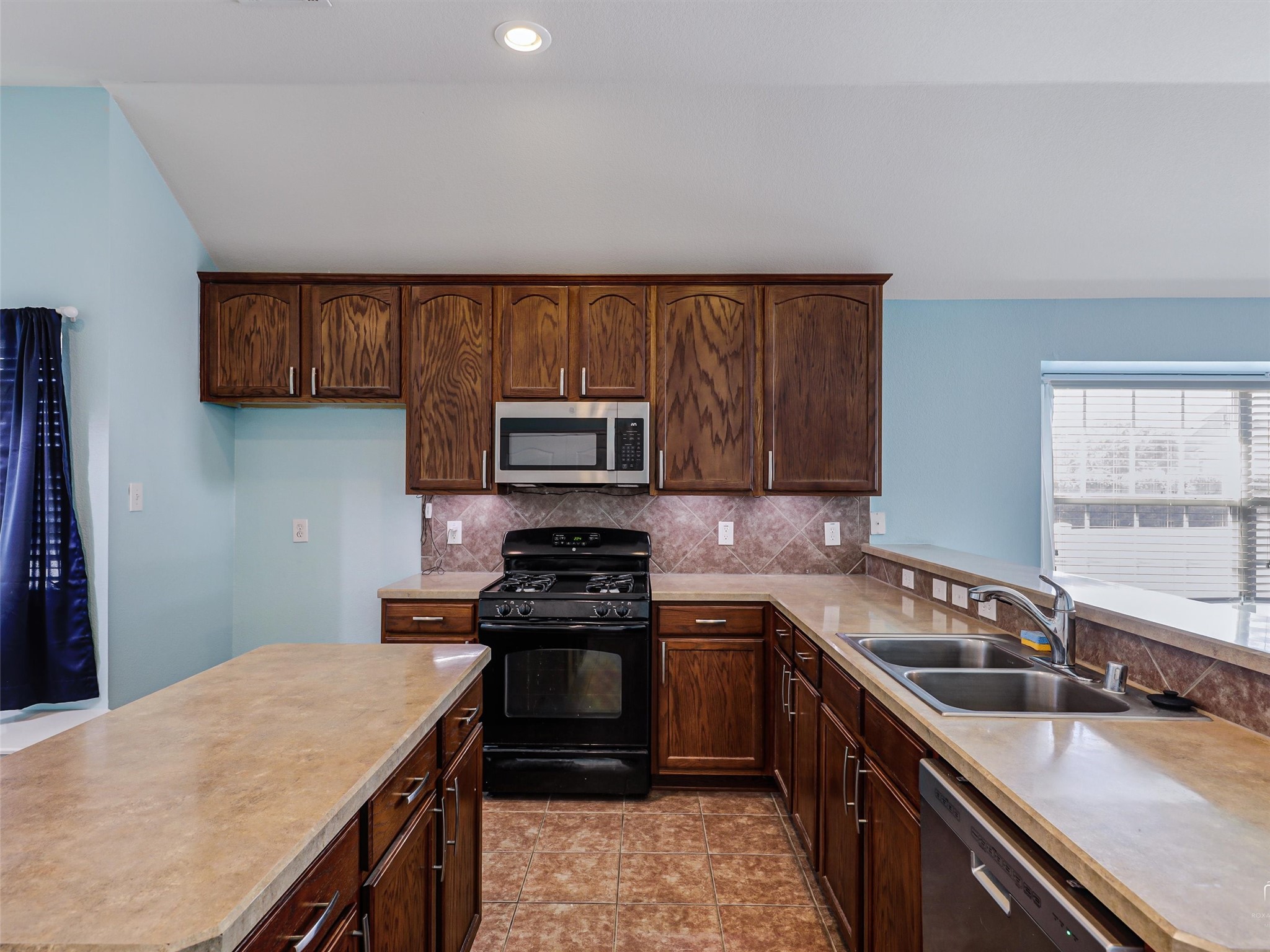 1201 Hayden Lane Savannah TX 76227