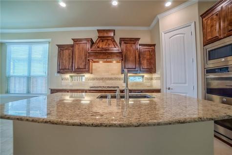 7124 Isle Royal Lane Irving TX 75063