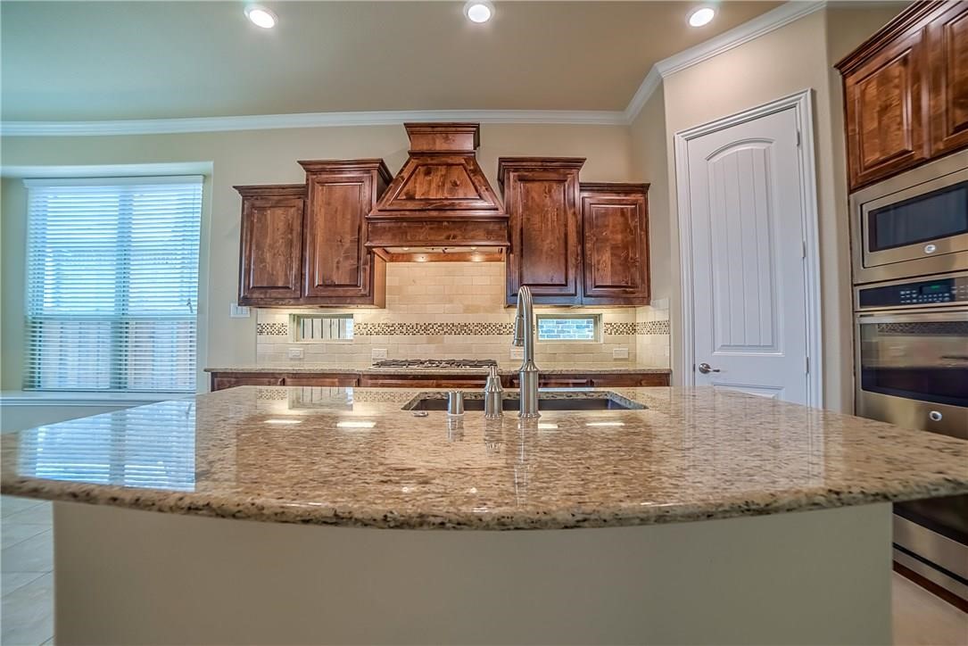 7124 Isle Royal Lane Irving TX 75063