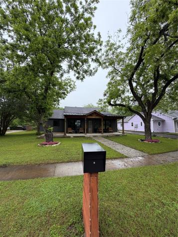 1605 S Houston Street Kaufman TX 75142