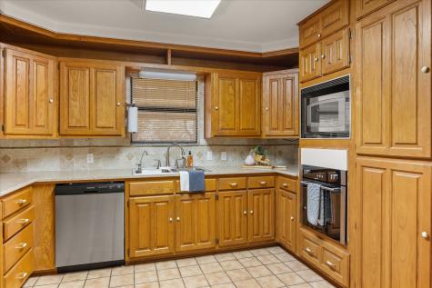 417 Sky Harbour Court Granbury TX 76049