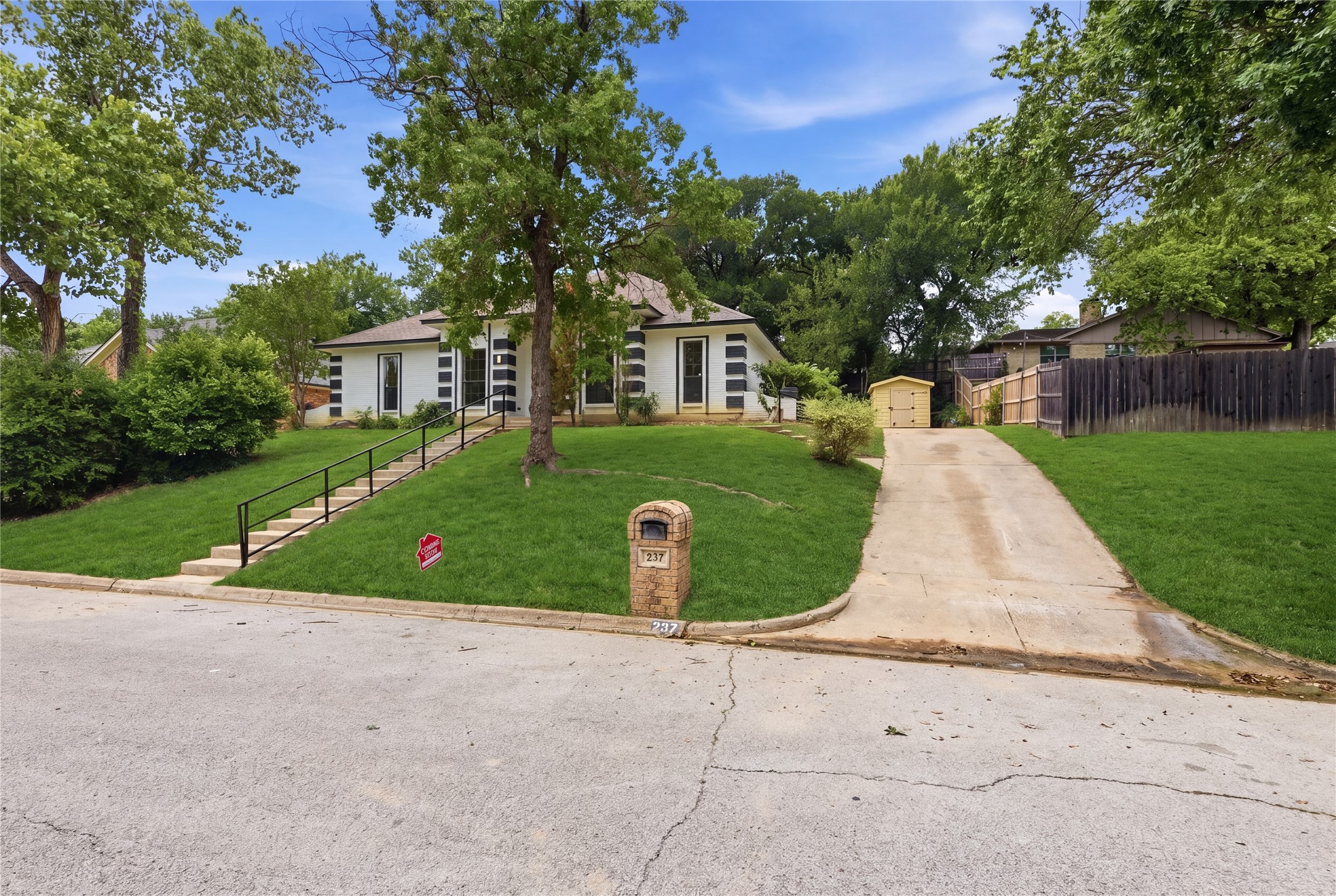 237 Bradford Drive Hurst TX 76053