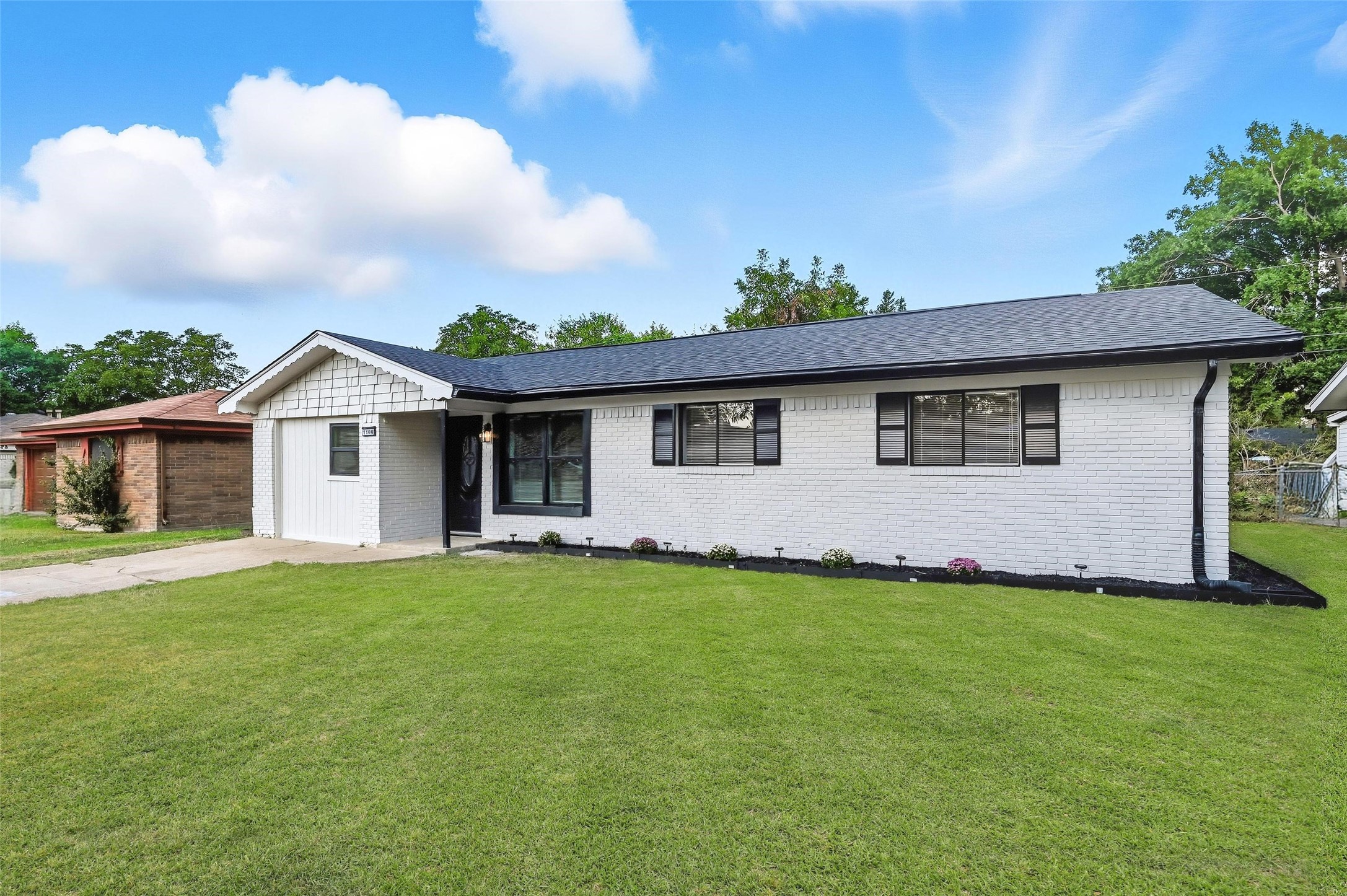 1106 Edgewood Street Ennis TX 75119