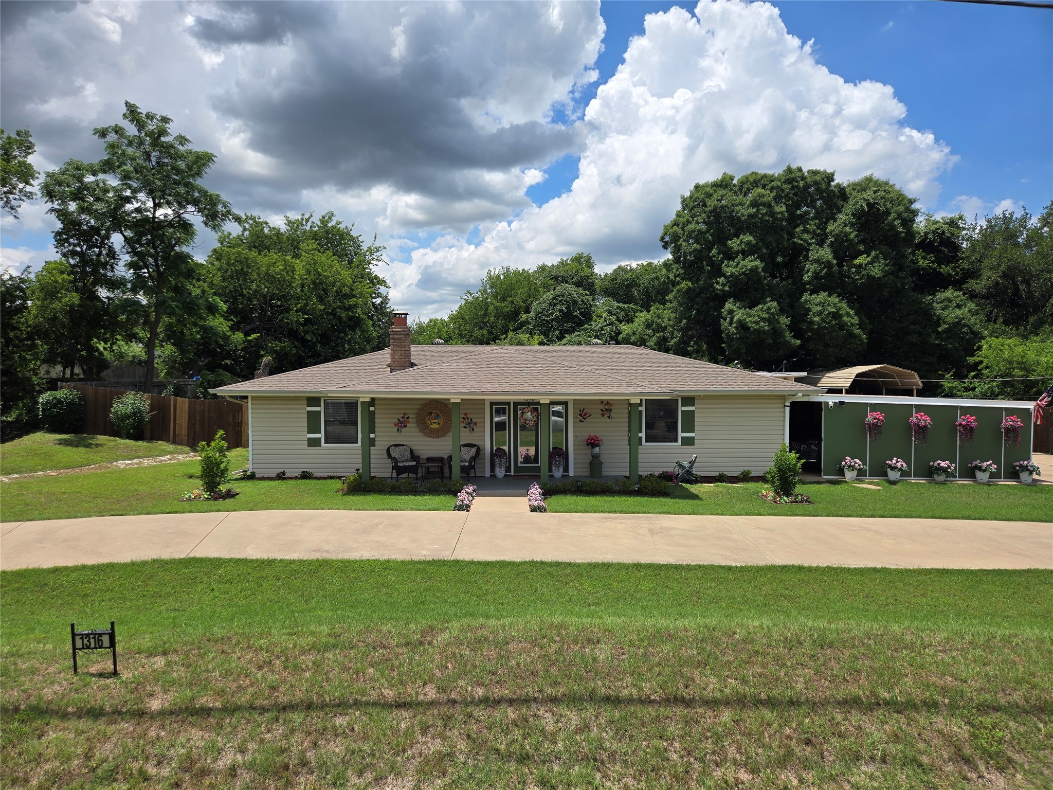 1316 E Apache Trail Granbury TX 76048