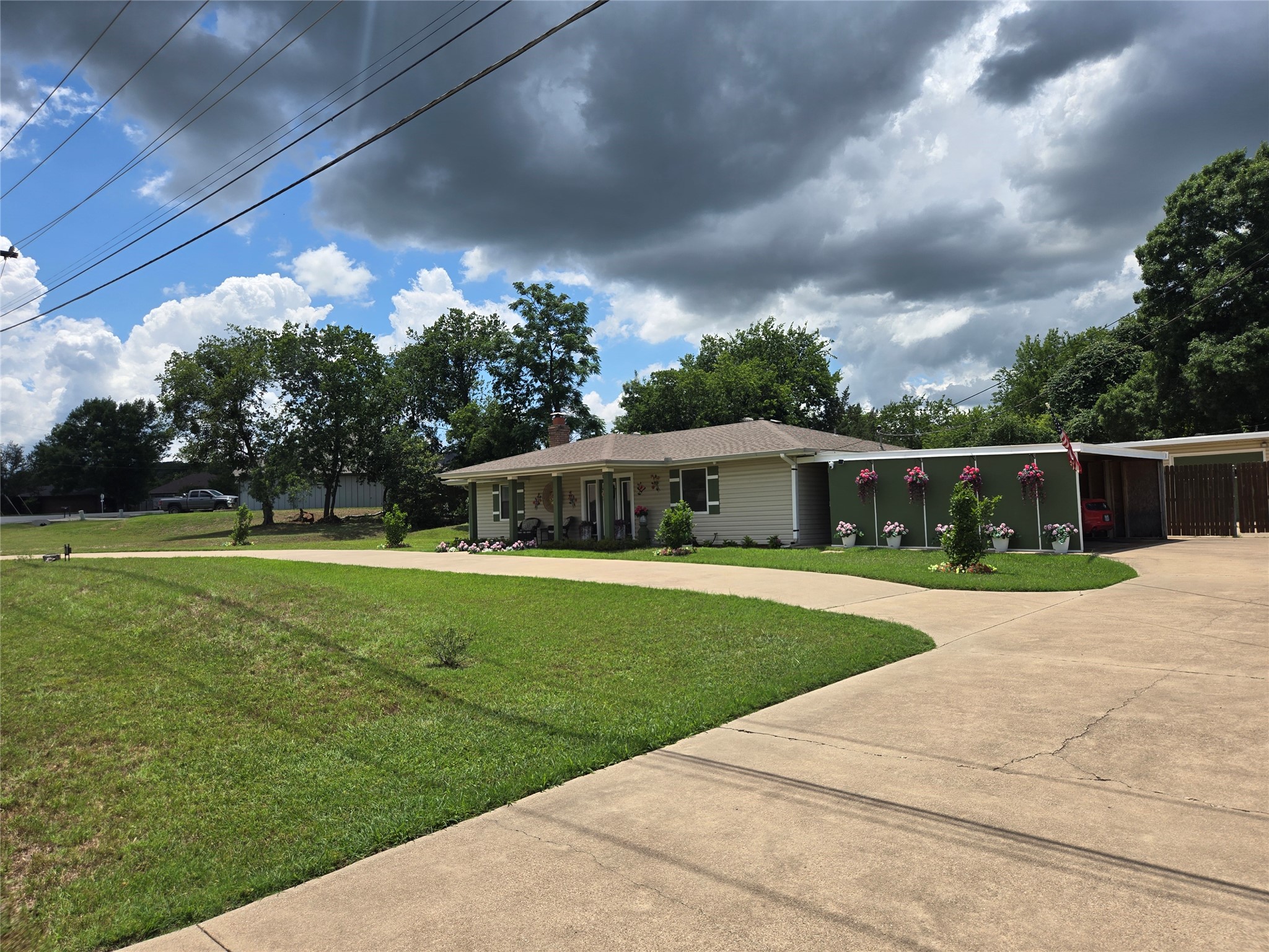 1316 E Apache Trail Granbury TX 76048