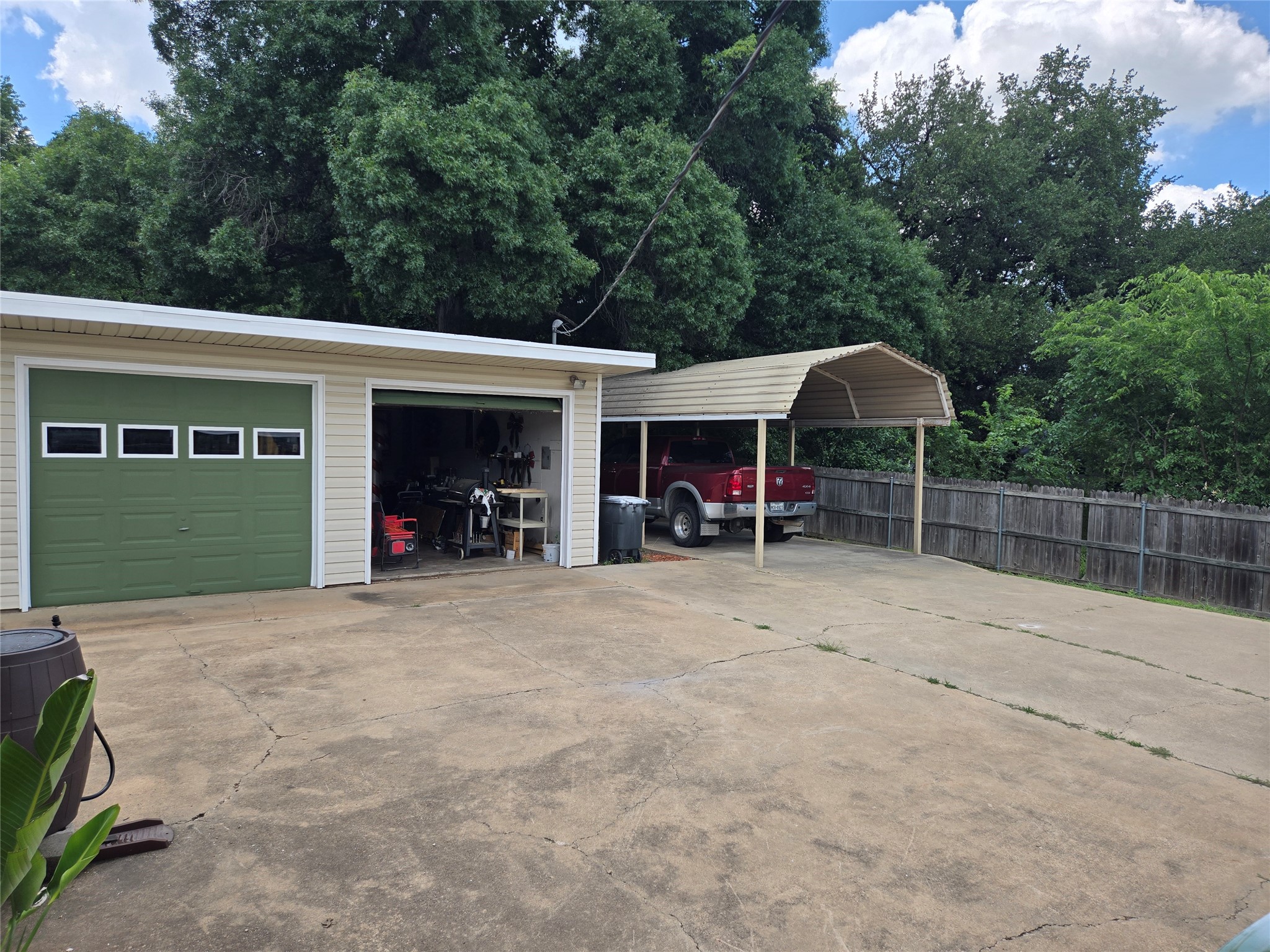 1316 E Apache Trail Granbury TX 76048