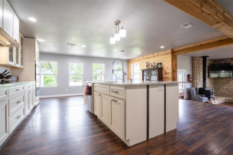 1766 Cr 424 Stephenville TX 76401
