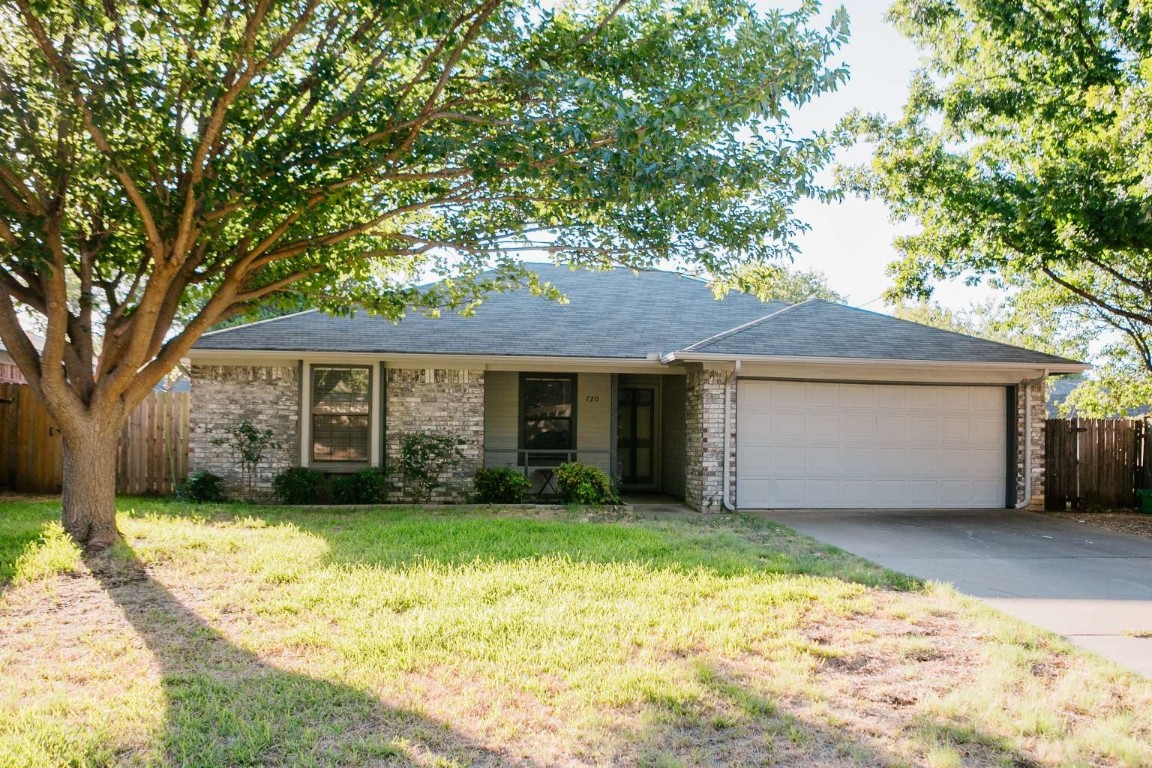 720 Hampshire Drive Burleson TX 76028