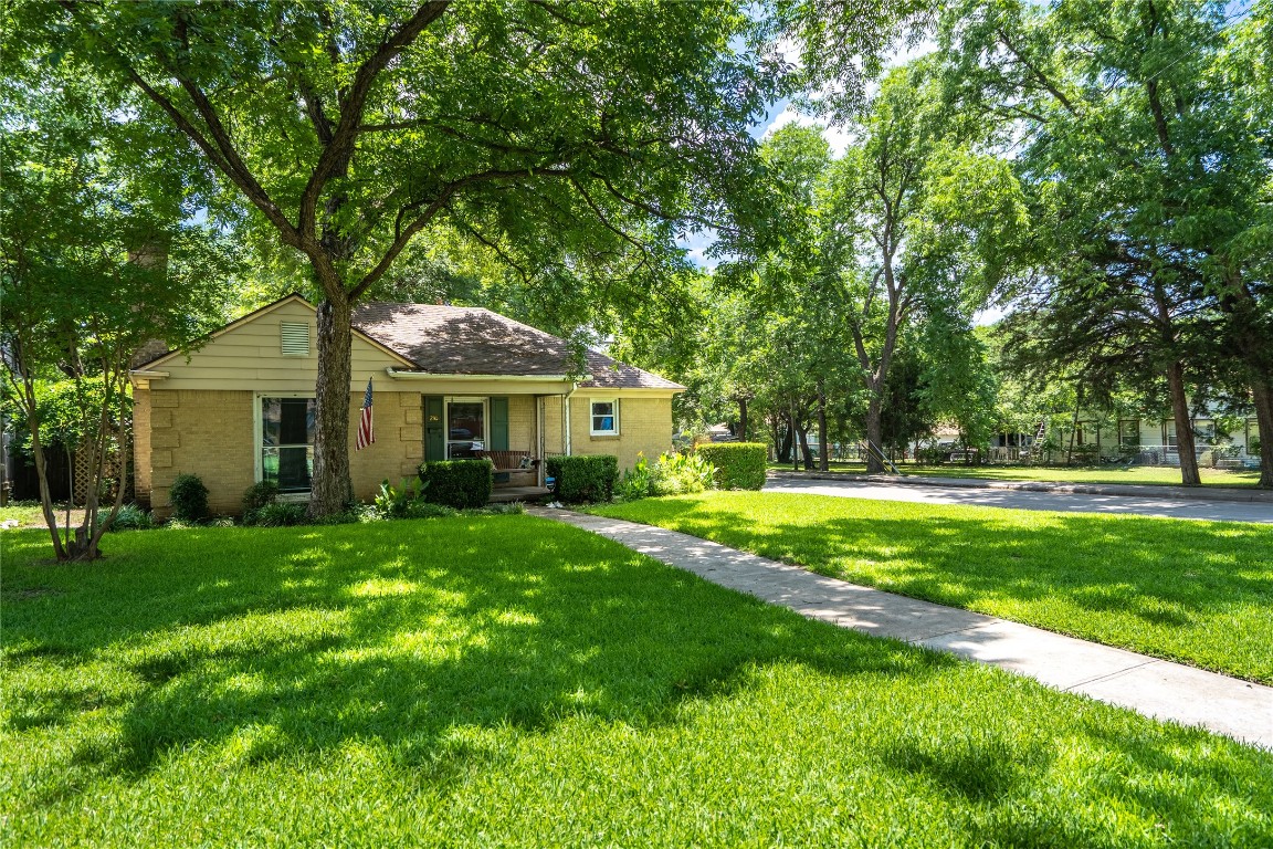 2302 Roanoke Avenue Dallas TX 75235