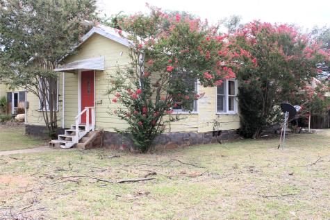 1409 W Dry Street San Saba TX 76877