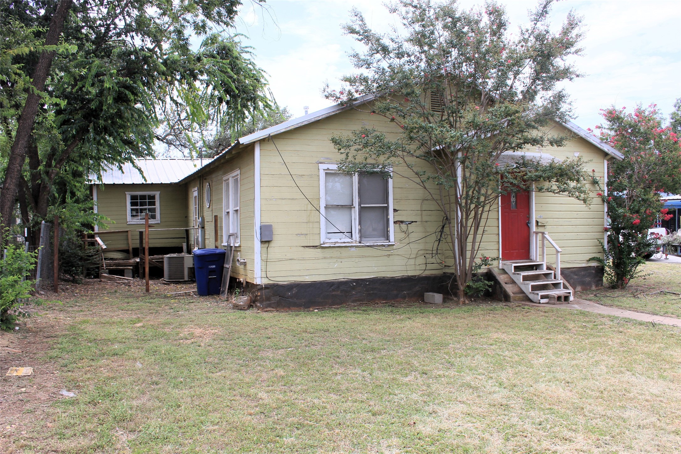 1409 W Dry Street San Saba TX 76877
