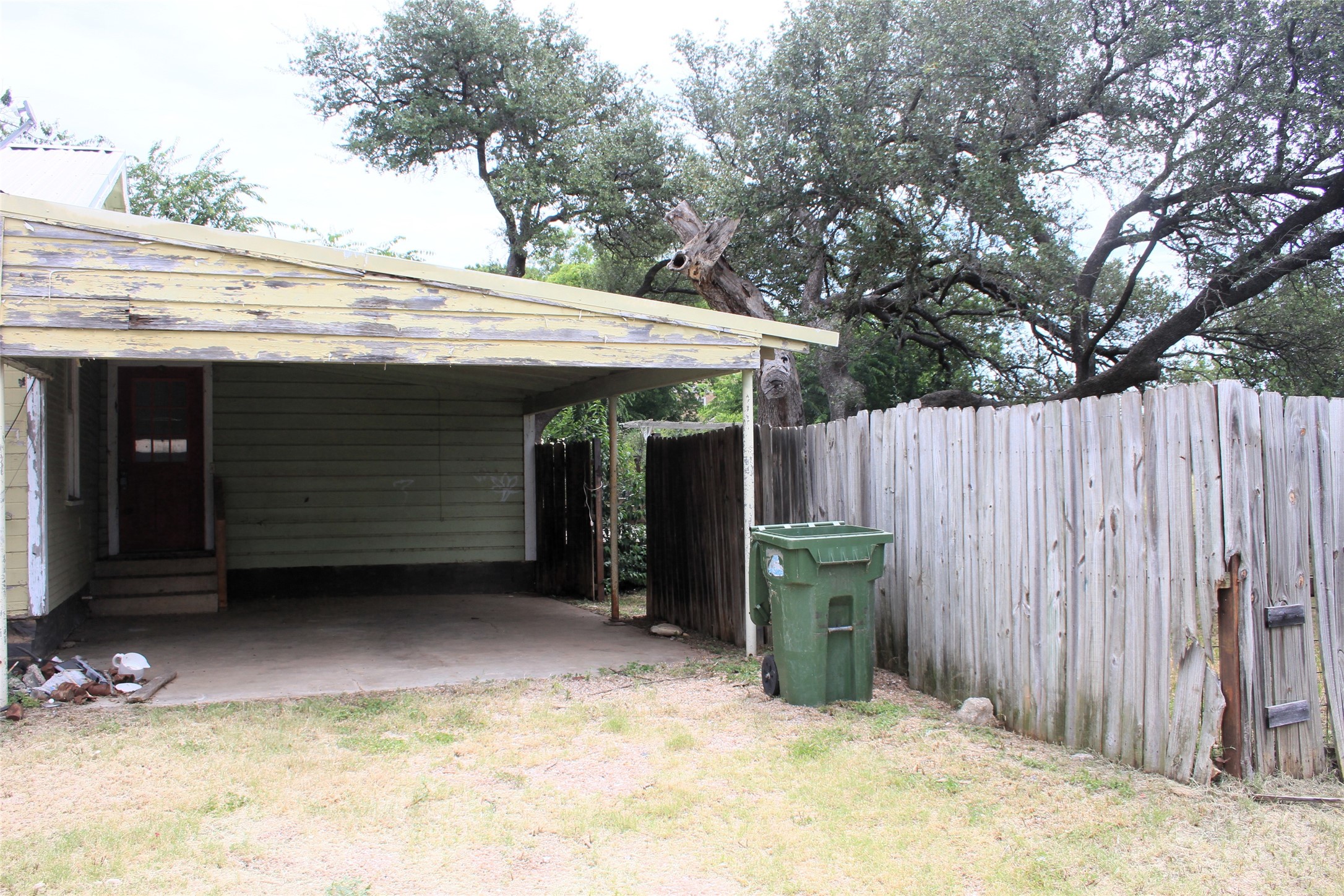 1409 W Dry Street San Saba TX 76877