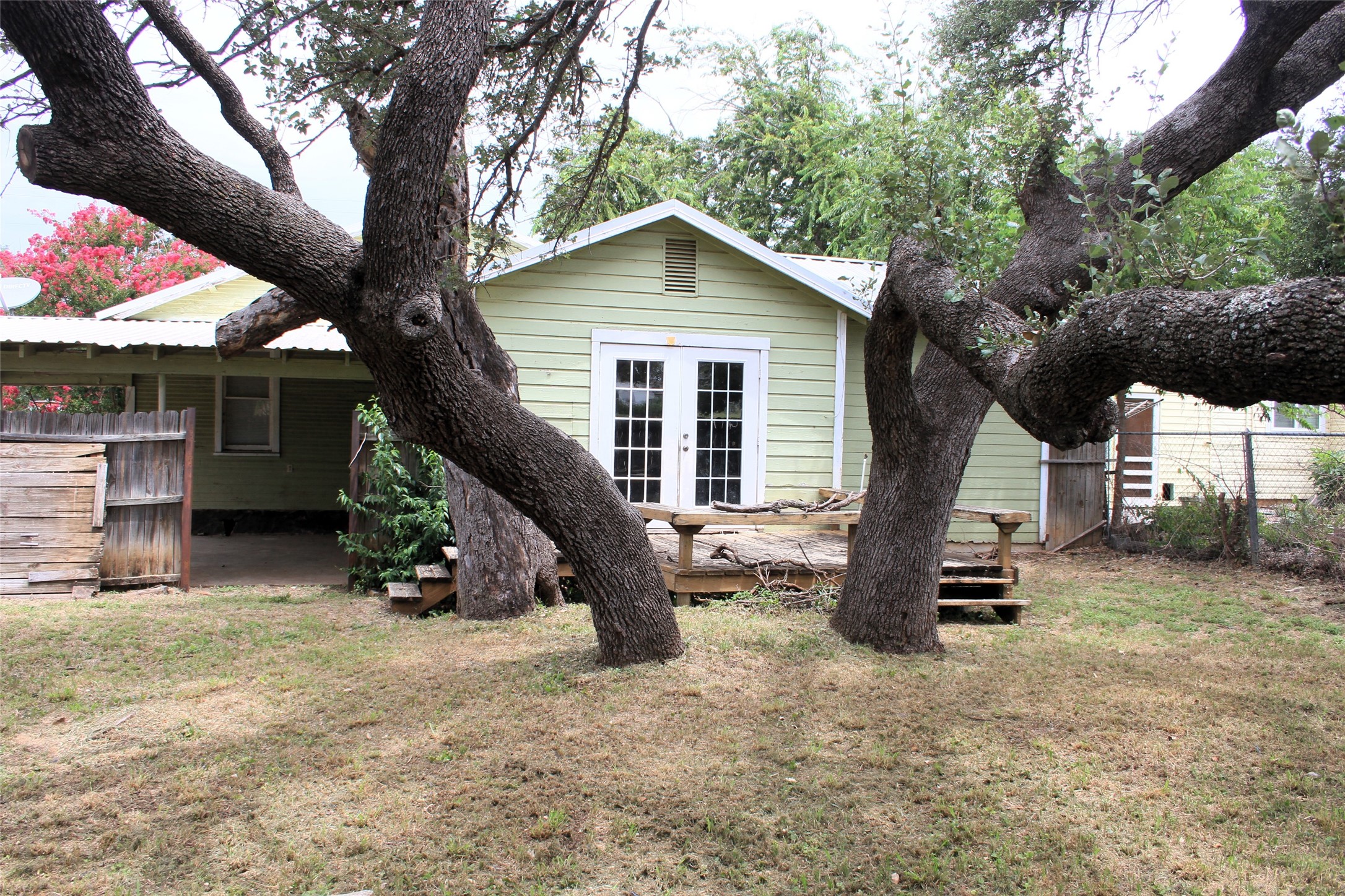 1409 W Dry Street San Saba TX 76877