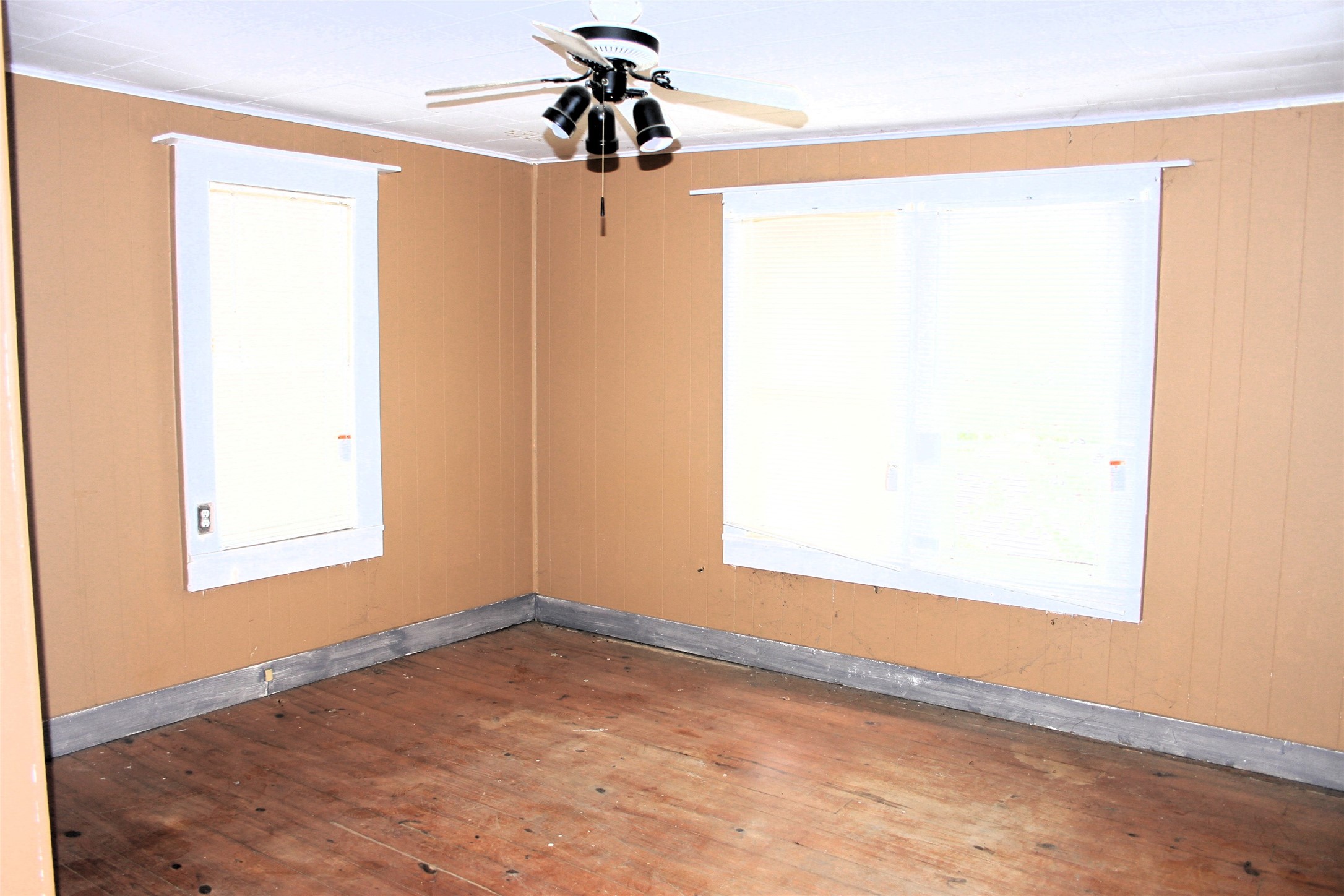 1409 W Dry Street San Saba TX 76877