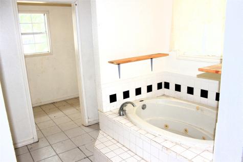 1409 W Dry Street San Saba TX 76877