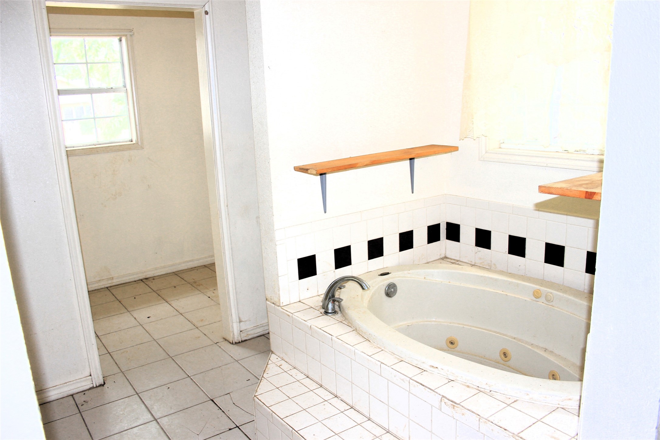 1409 W Dry Street San Saba TX 76877