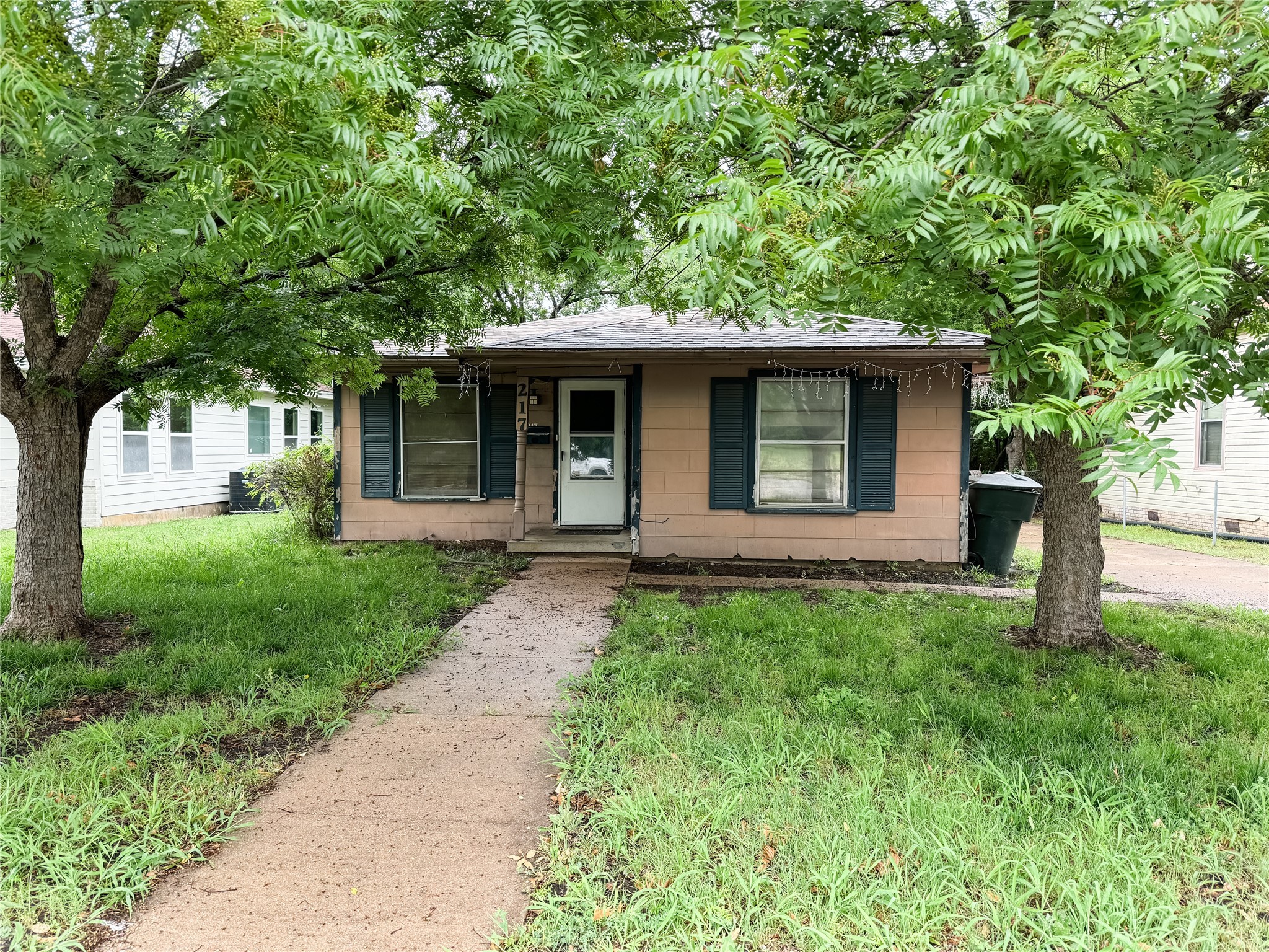 217 N Grand Avenue Sherman TX 75090