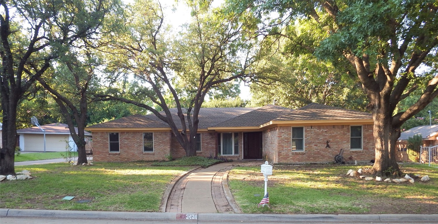 2426 Sir Guy Drive Grand Prairie TX 75050