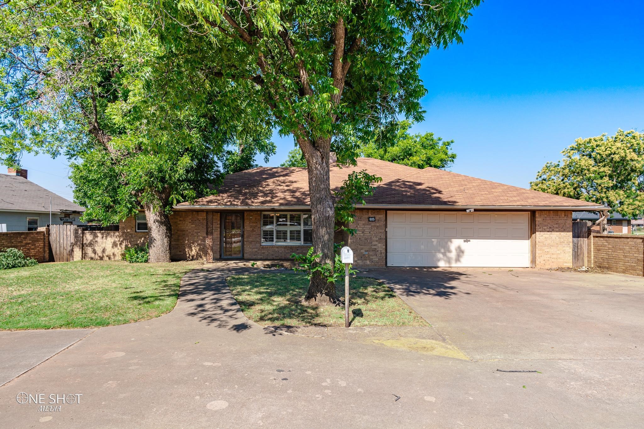 605 N Cleveland Avenue Rotan TX 79546