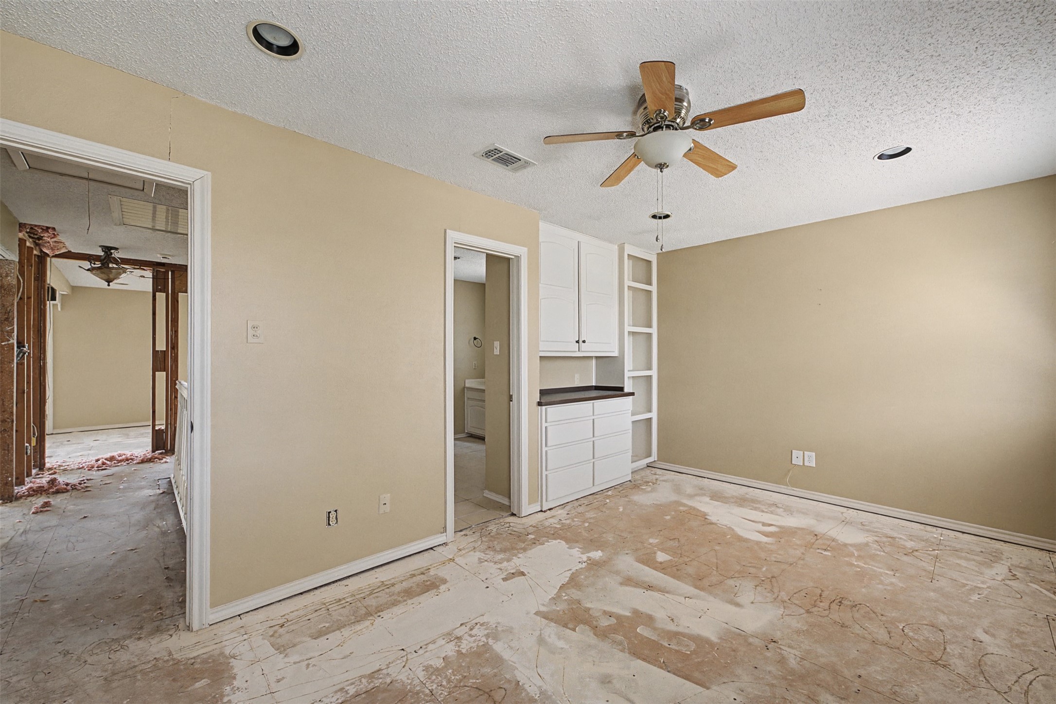 1434 Crownhill Drive Arlington TX 76012