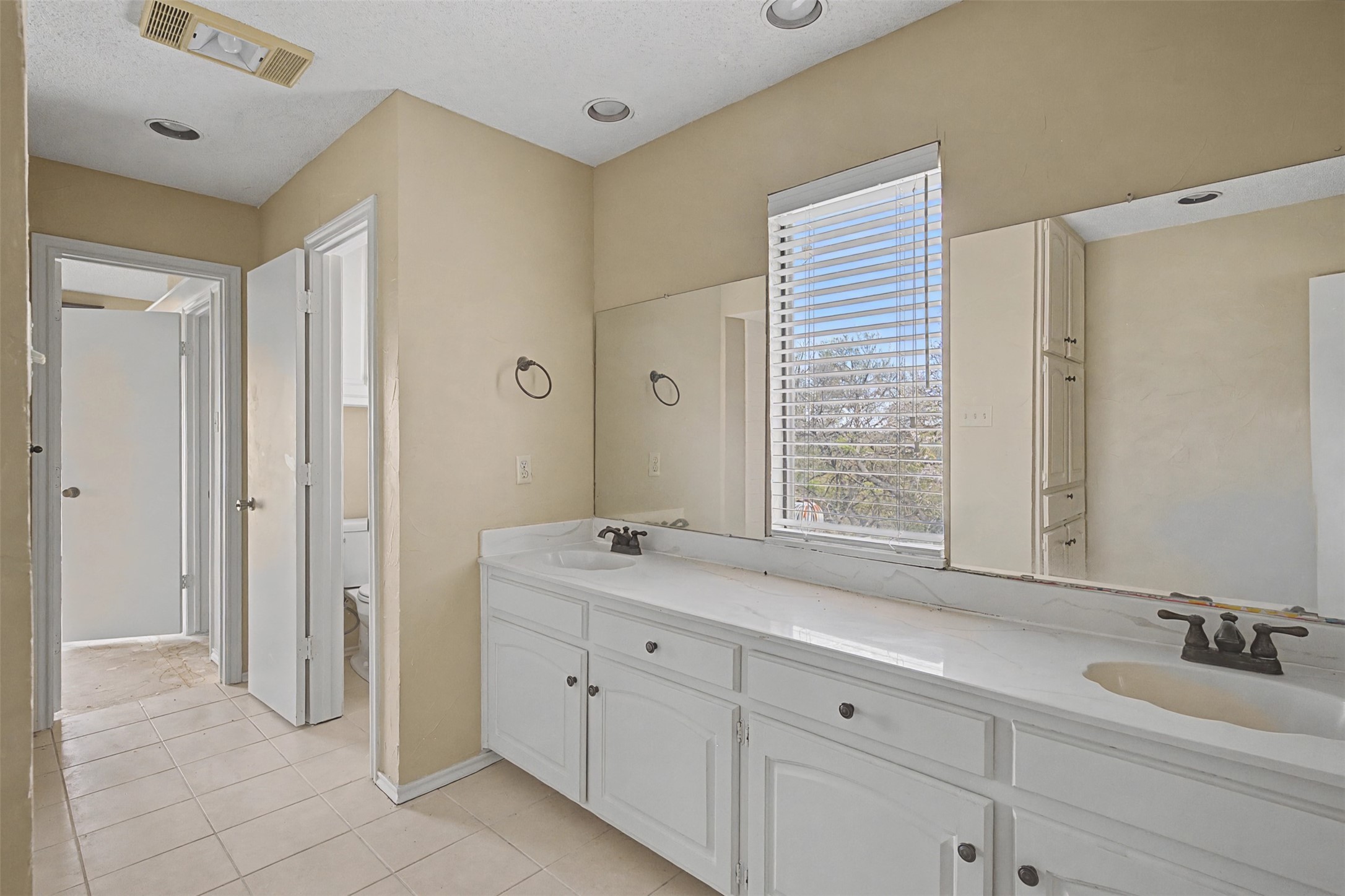 1434 Crownhill Drive Arlington TX 76012