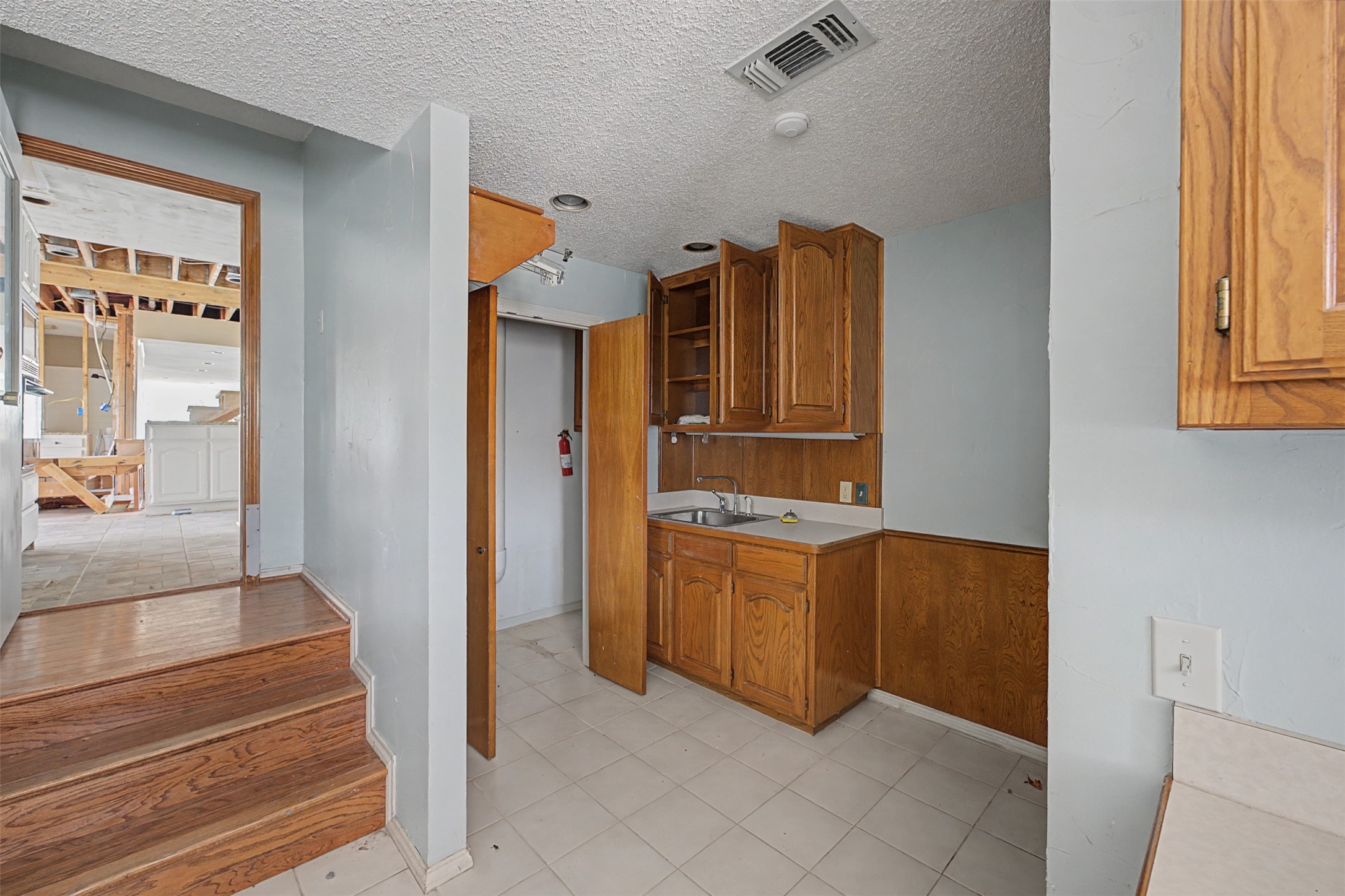 1434 Crownhill Drive Arlington TX 76012