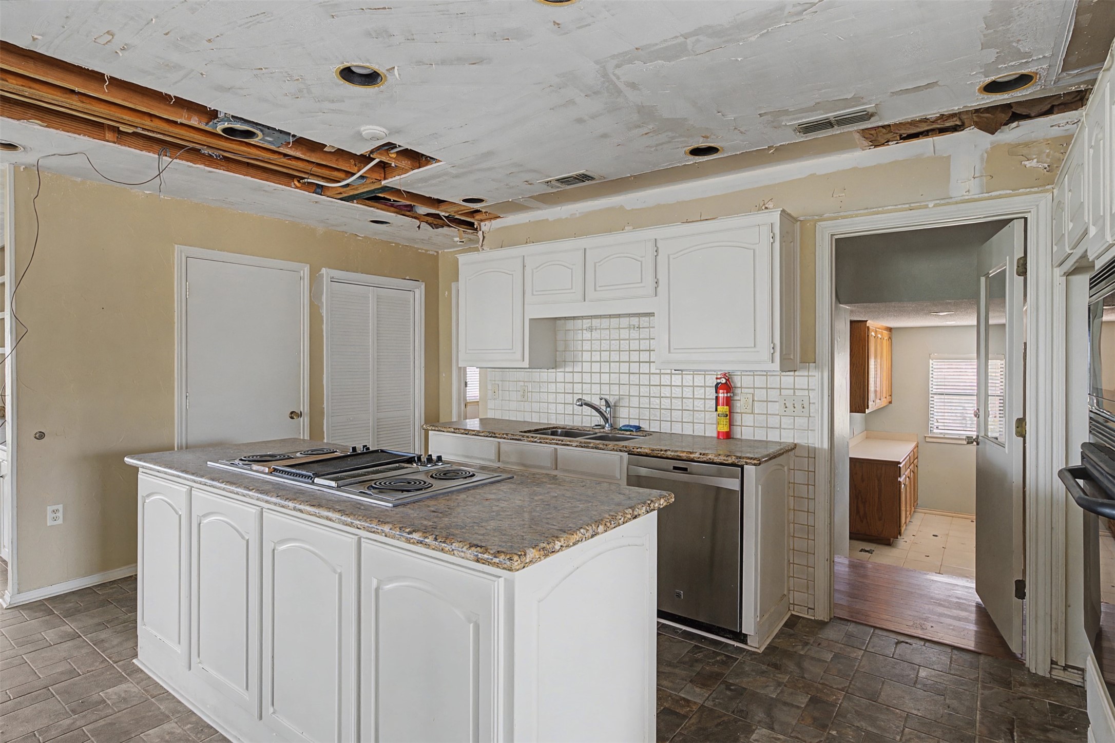 1434 Crownhill Drive Arlington TX 76012