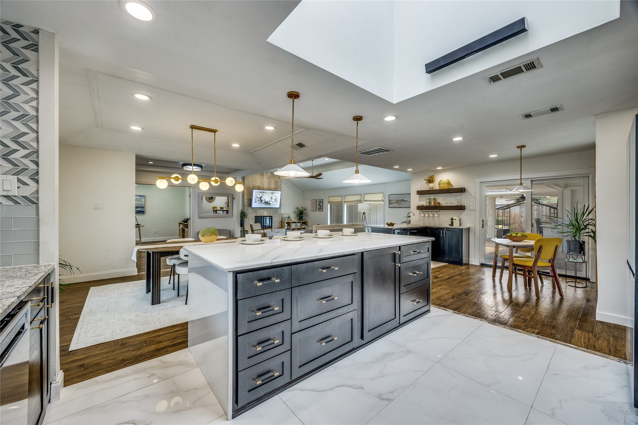 7148 Roundrock Road Dallas TX 75248