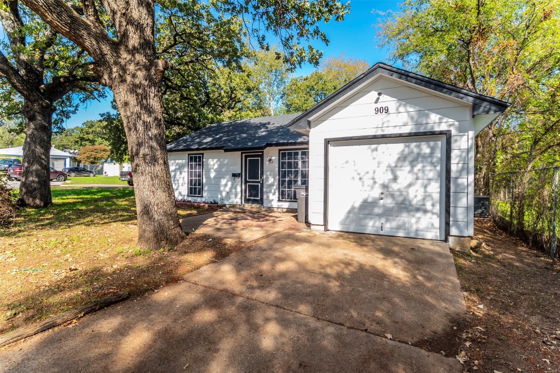 909 Duff Court Fort Worth TX 76112