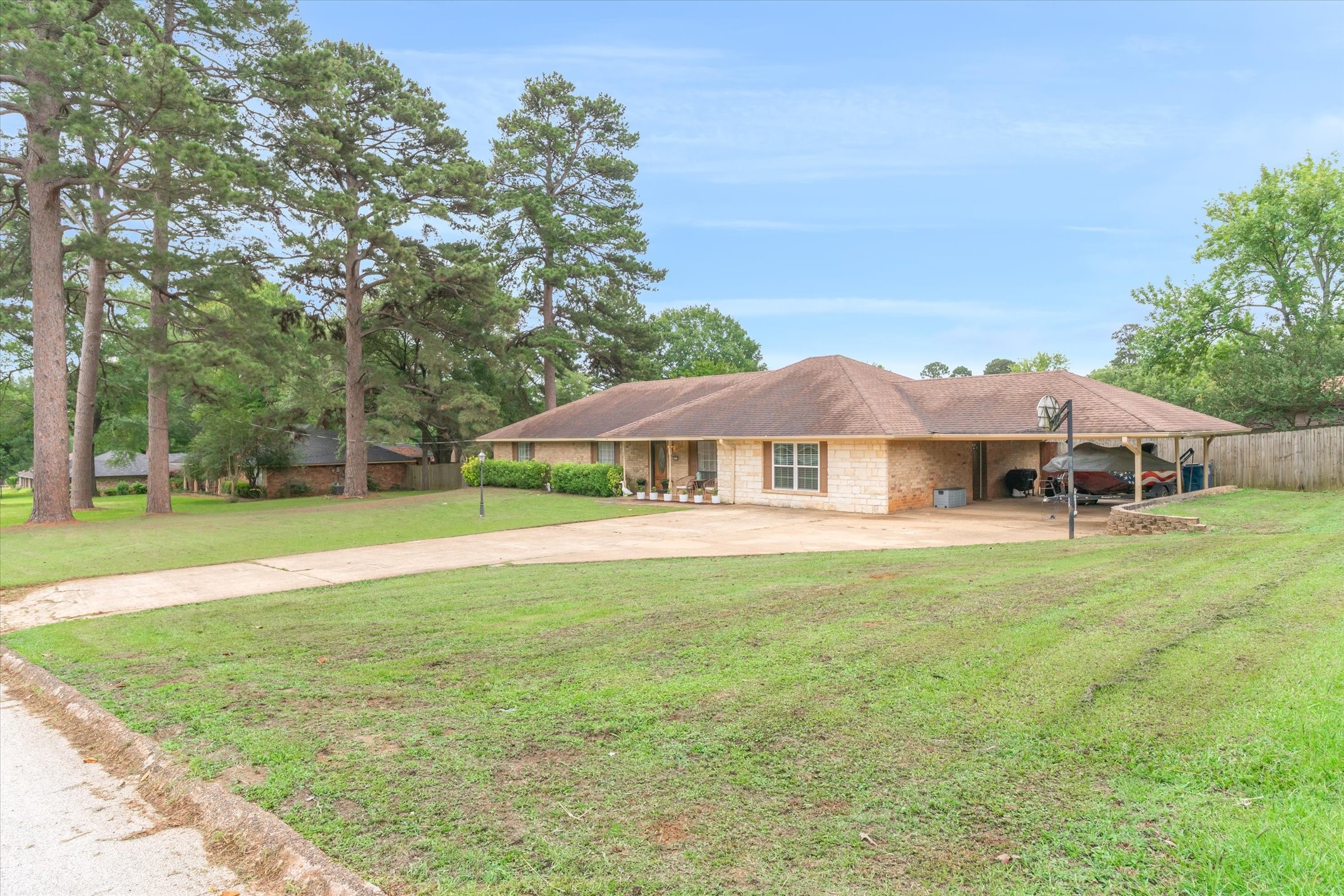 2203 Woodbine Drive Gladewater TX 75647