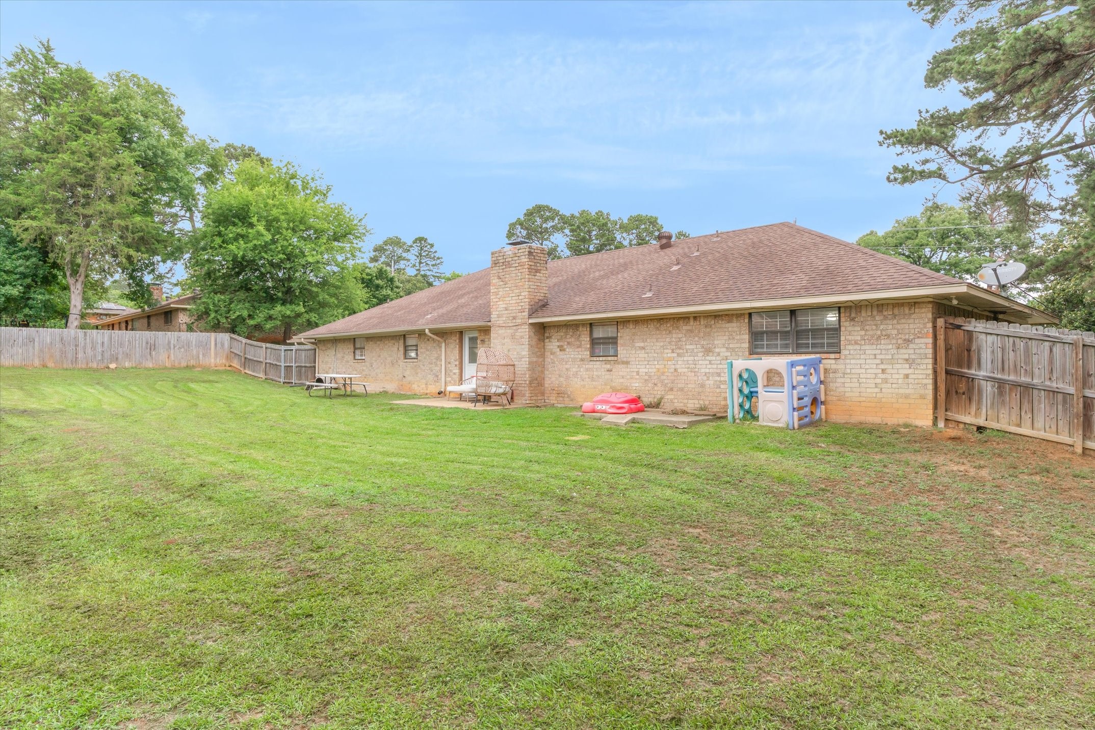 2203 Woodbine Drive Gladewater TX 75647