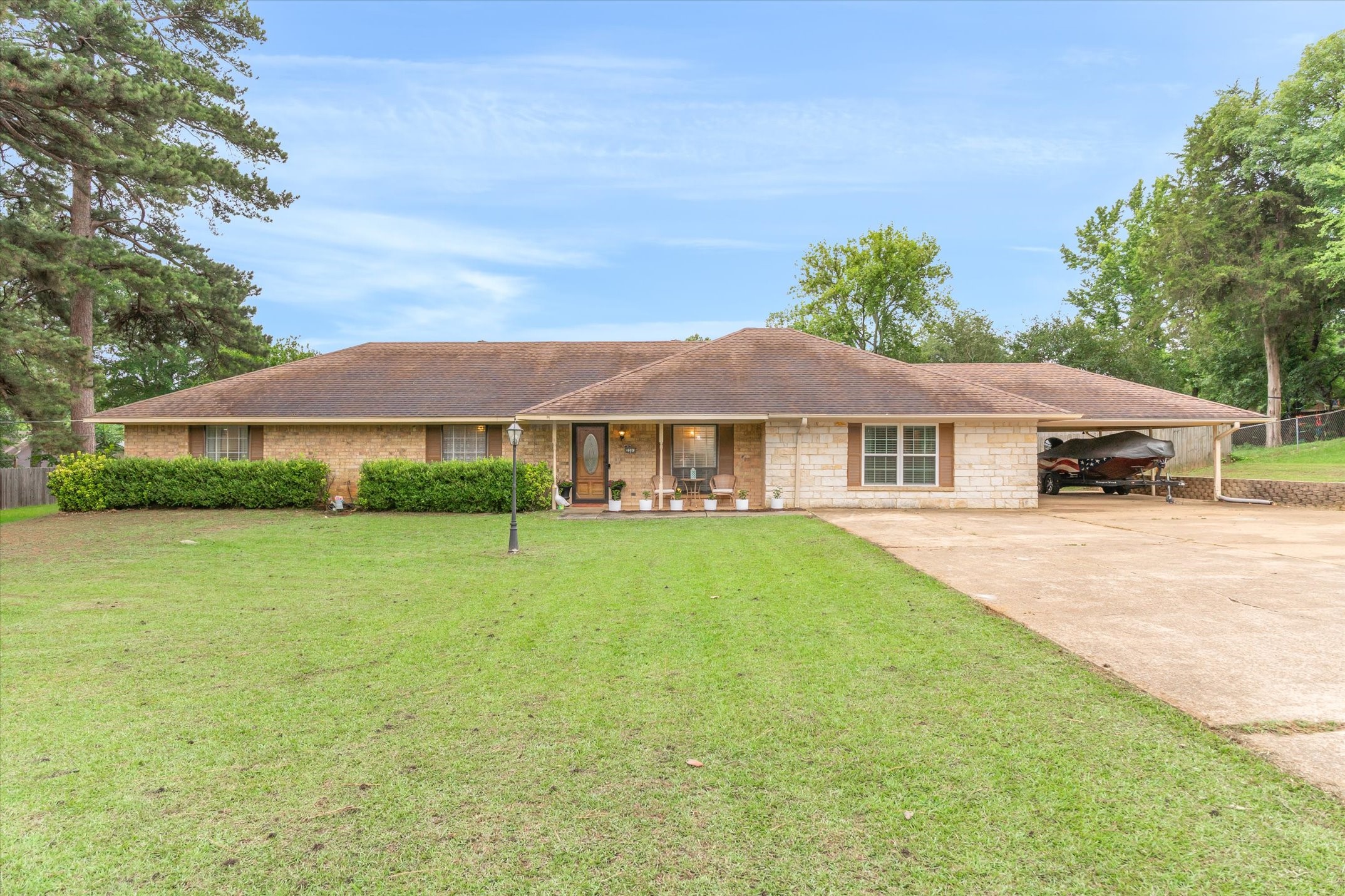 2203 Woodbine Drive Gladewater TX 75647