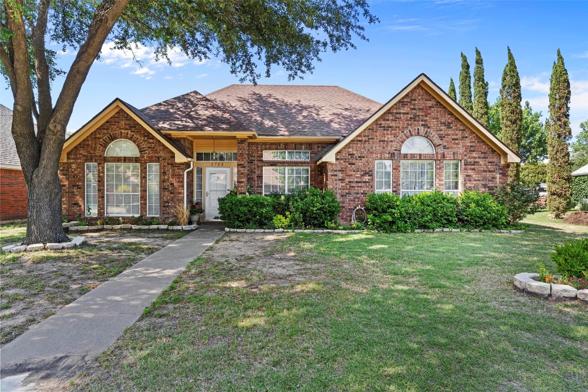 2708 Hemingway Drive Grand Prairie TX 75052