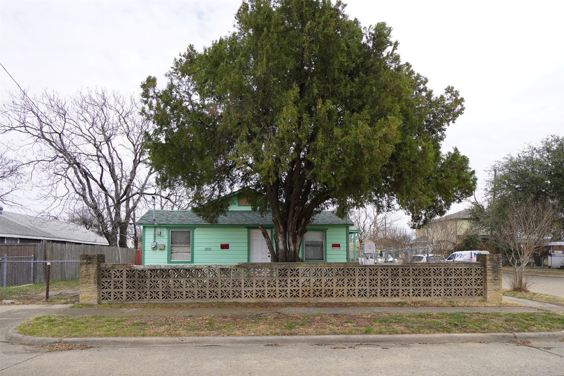 3202 Wake Street Dallas TX 75212