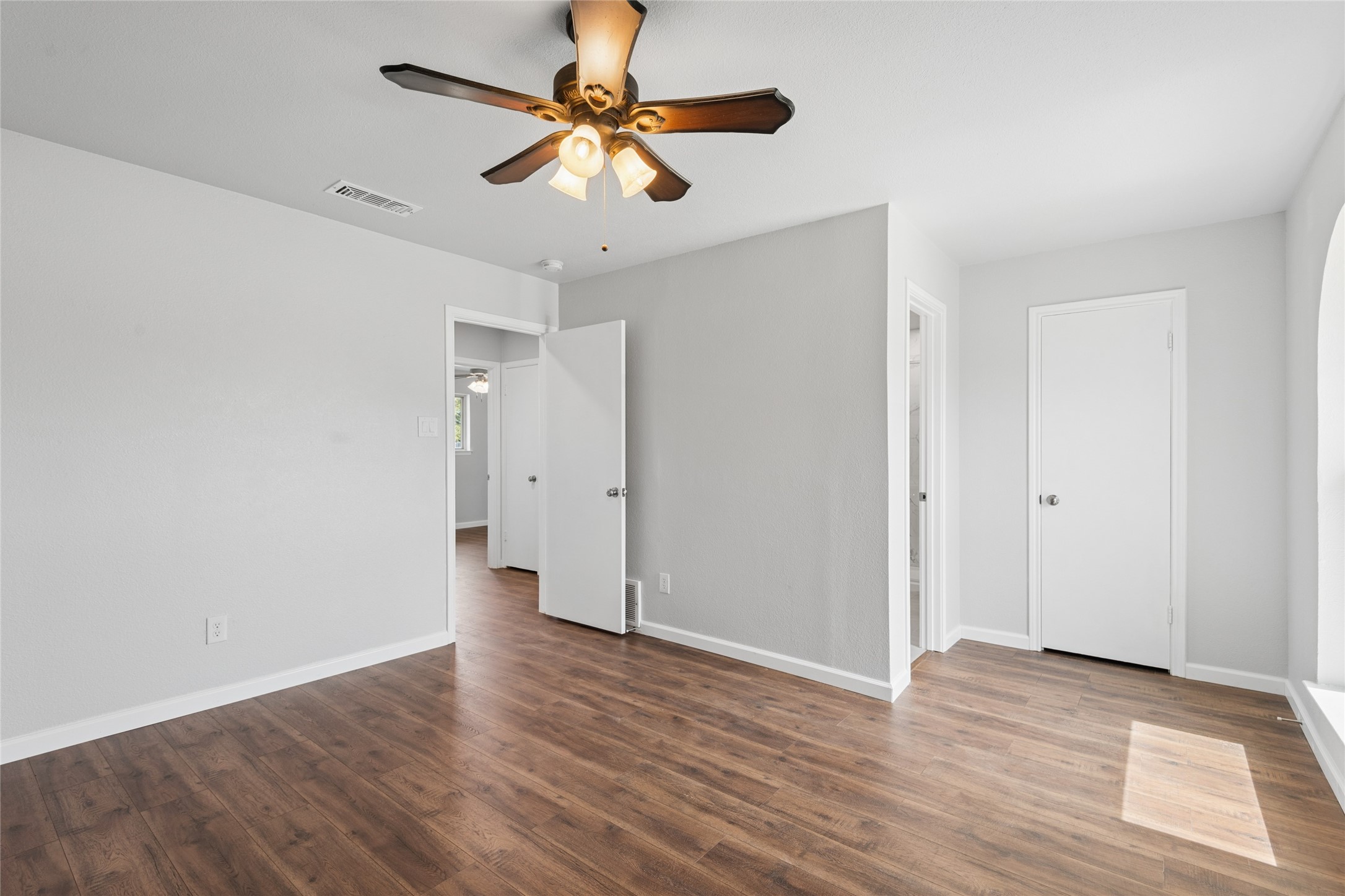 701 Salsbury Circle Arlington TX 76014