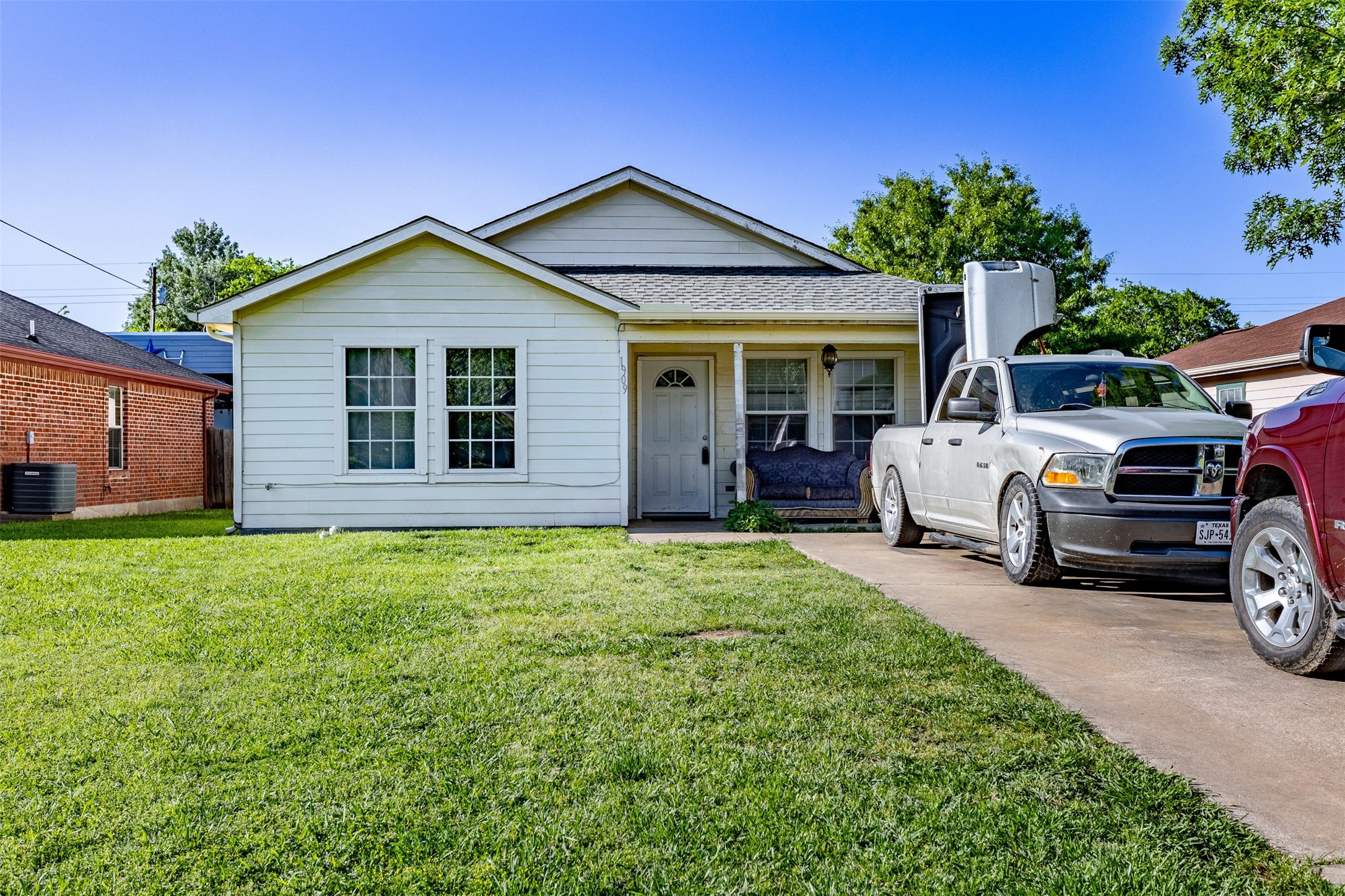1909 E Alma Avenue Sherman TX 75090