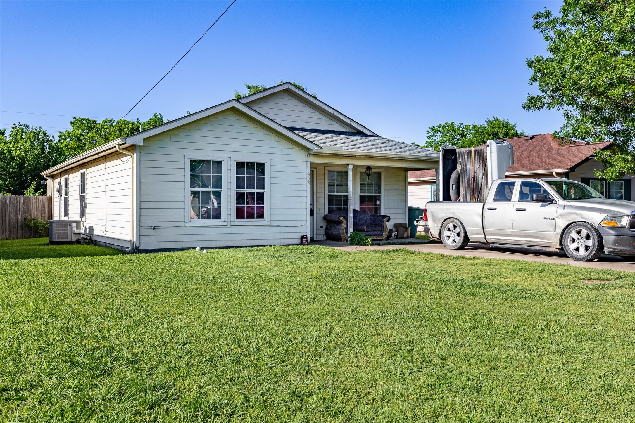 1909 E Alma Avenue Sherman TX 75090